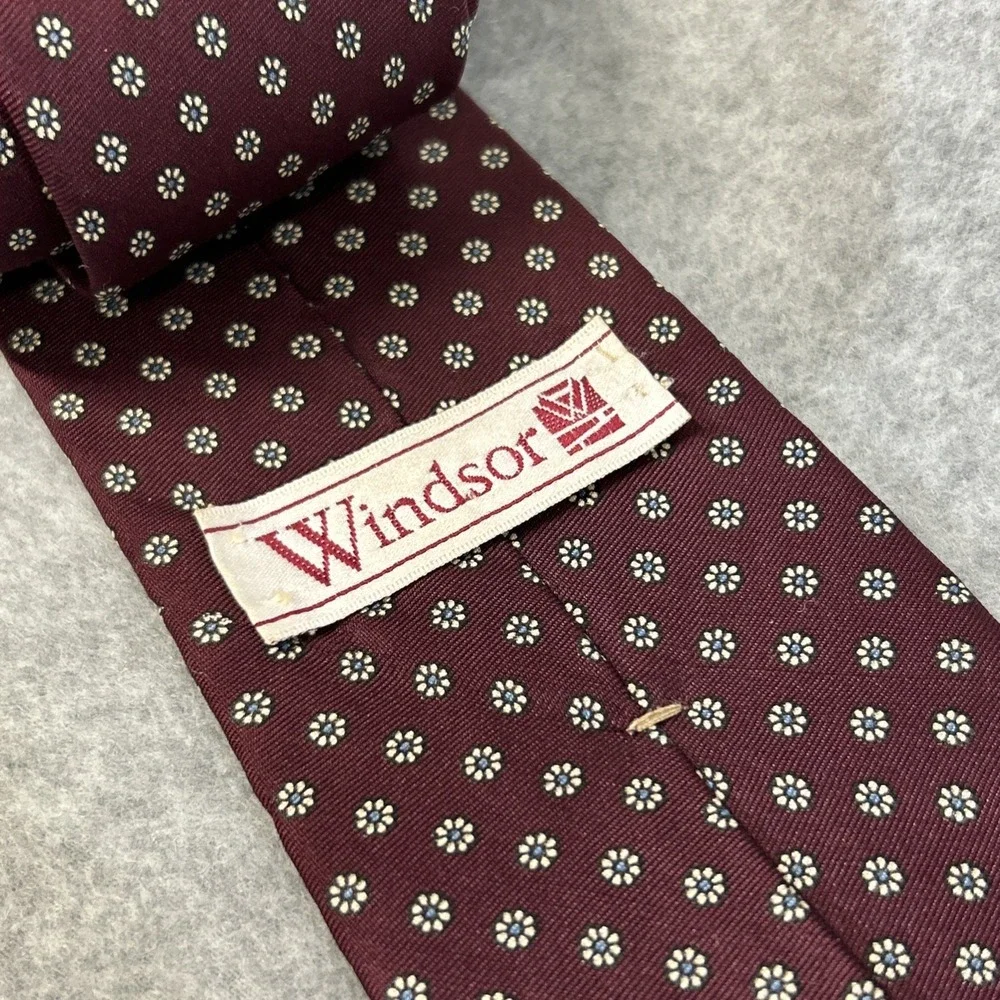 Vintage Tie Windsor Collection 100% Italian Silk Flower Pattern 58x3-1/8